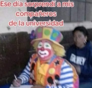 Presentó su examen de Derecho Penal vestido de payasito