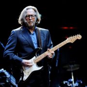 Venderán la guitarra de Eric Clapton