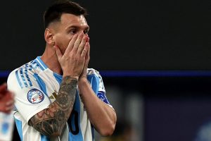 Leonel Messi no verá acción el día de hoy ante Perññu, ya que no lo arriesgarán, luego de que ante Chile, salió con molestias en el aductor derecho.