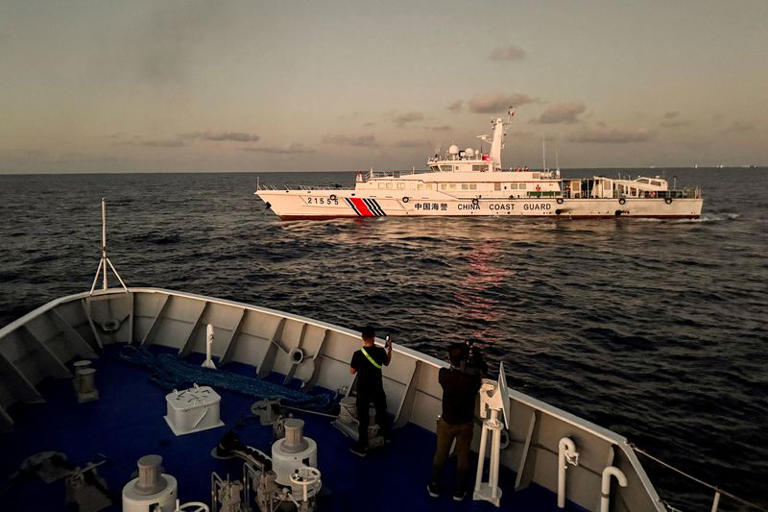 Un barco chino y uno filipino chocan