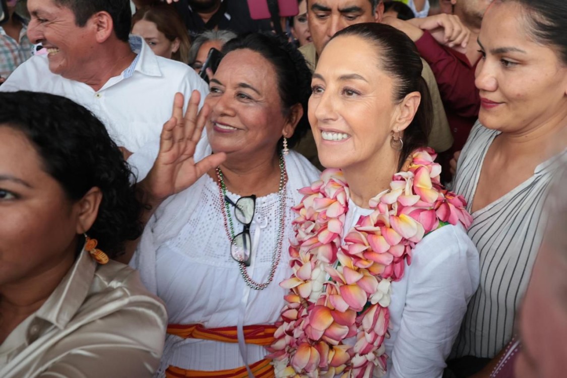 Claudia Sheinbaum Recibe Cálida Bienvenida en Veracruz para Supervisar el Corredor Interoceánico