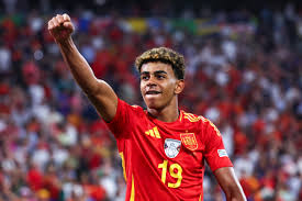 El joven de 17 años, Yamine Lamal, se convirtió en la revelación de la Eurocopa con España. 