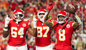 Los Jefes de Kansas City, bicampeones de la NFL, buscan hacer historia con un tricampeonato en el Super Bowl 2025.