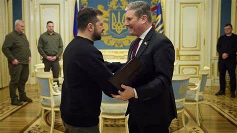 Primer ministro británico visitó Kiev para firmar un acuerdo
